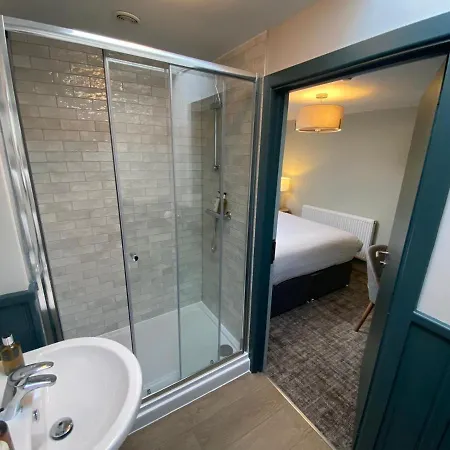 The Scotts Arms Village Otel *