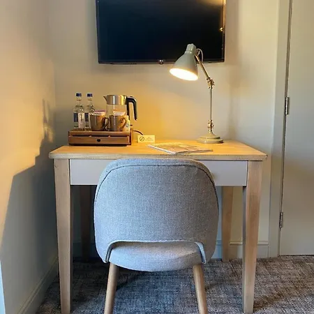 The Scotts Arms Village Hotell *